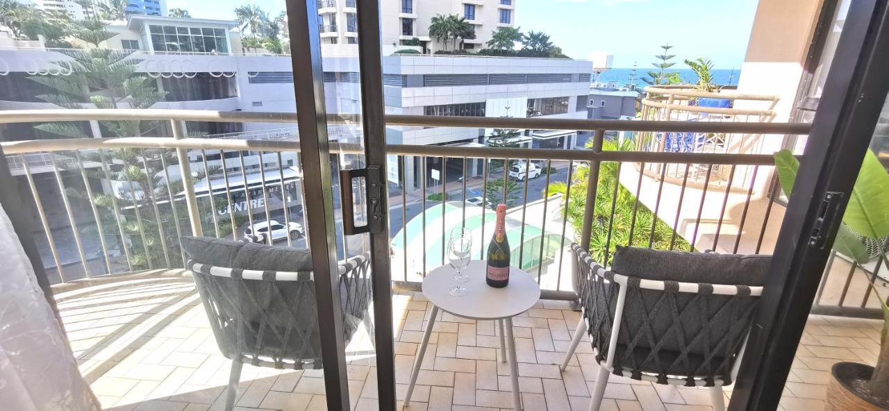 Beachside Apartment In The Heart Of Surfers Paradise - Free Parking Gold Coast Exterior foto