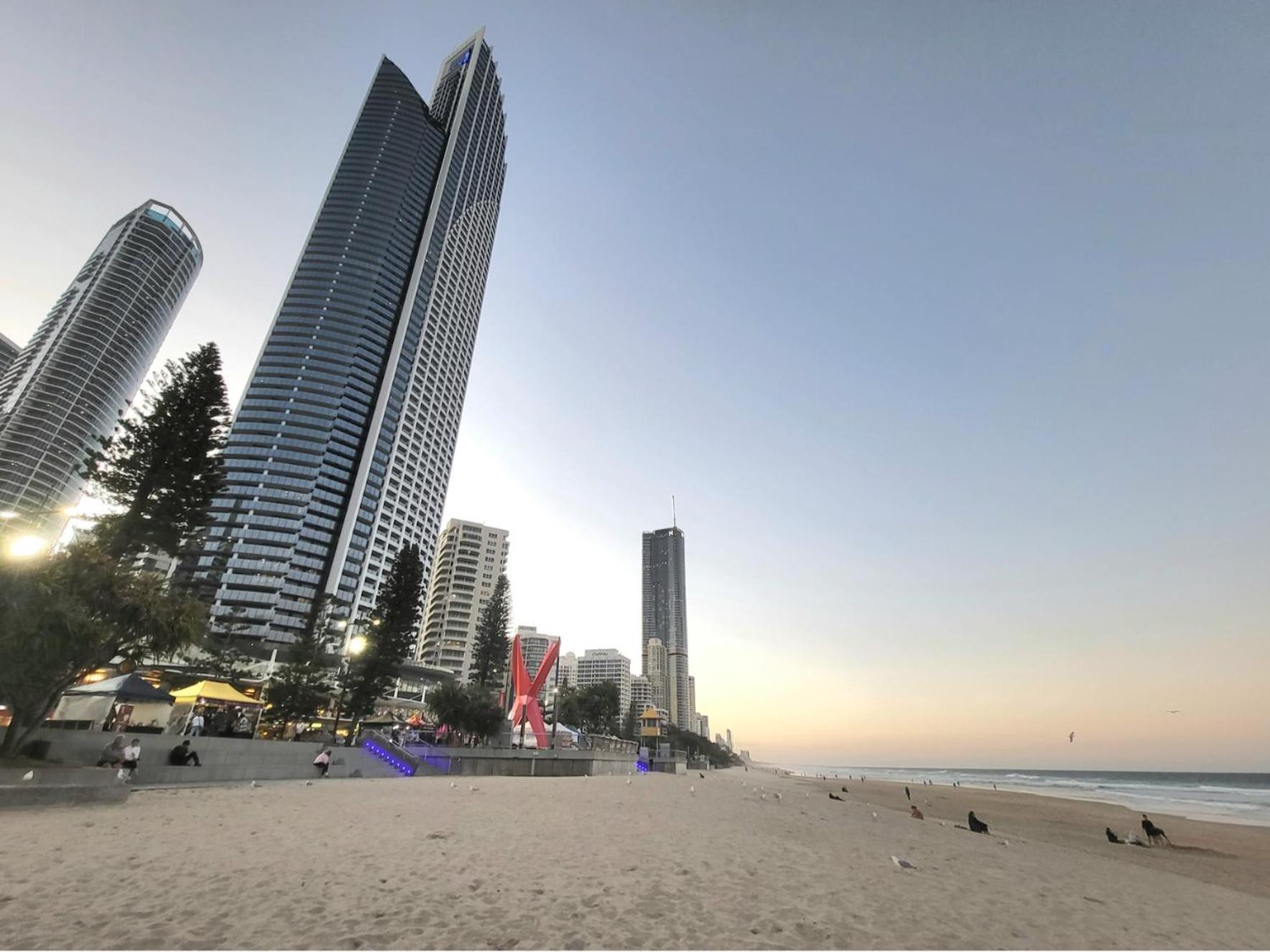 Beachside Apartment In The Heart Of Surfers Paradise - Free Parking Gold Coast Exterior foto